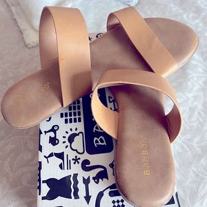 NWOT Sandals size 9. They have excellent cushion!